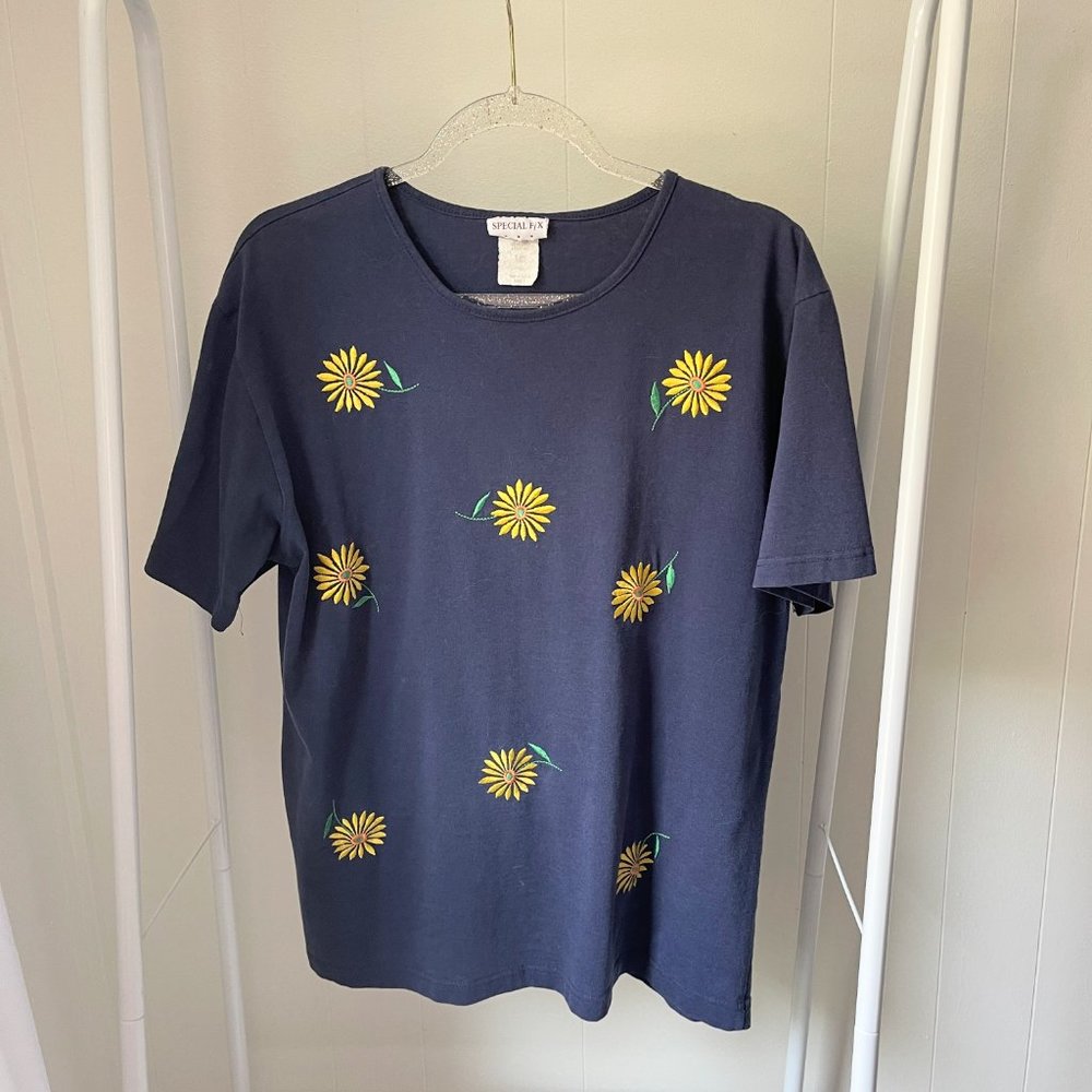 Vintage Embroidered Daisy Navy T-shirt L